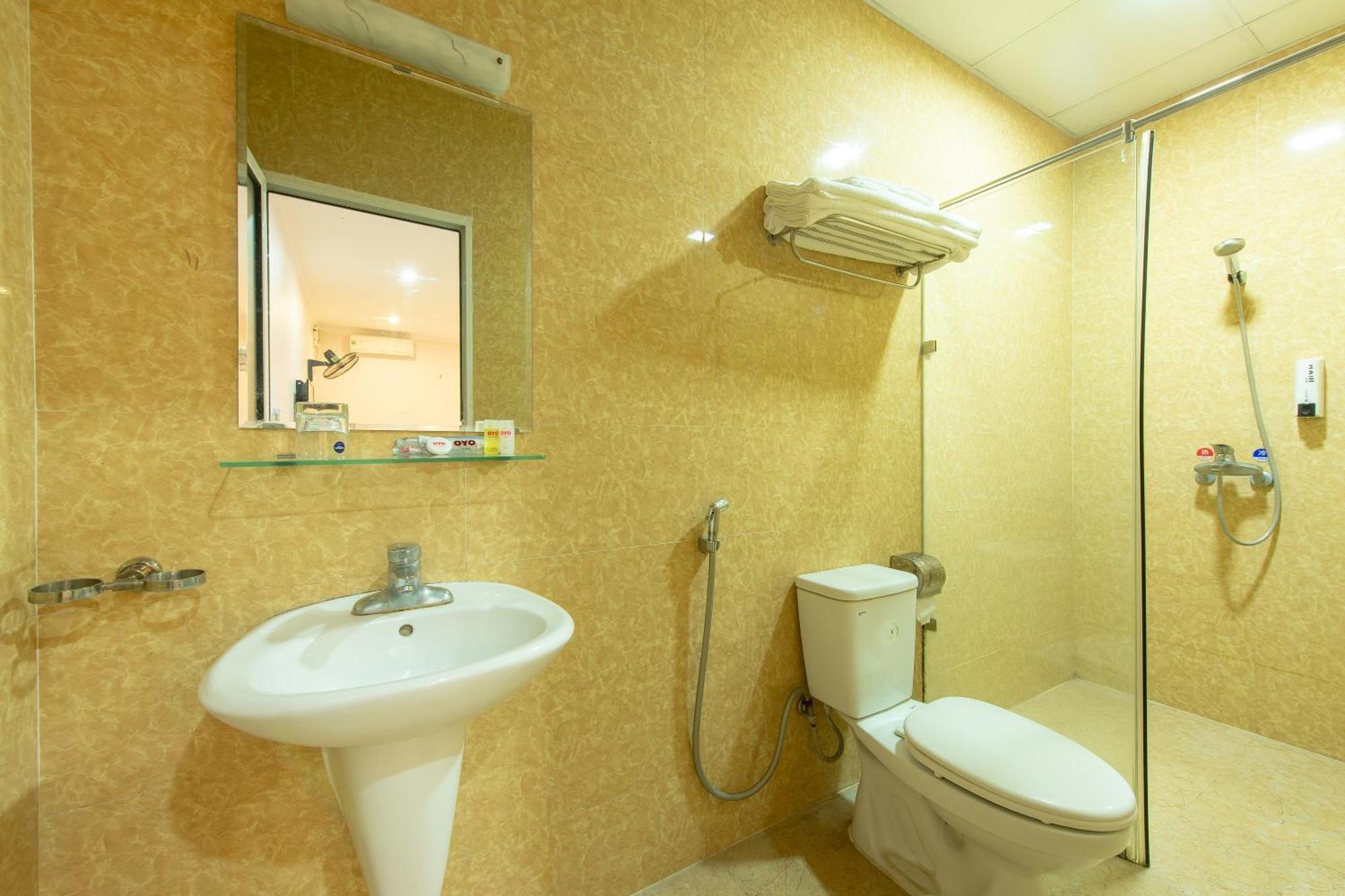 Capital O 417 Truong Son Hotel 河内 外观 照片